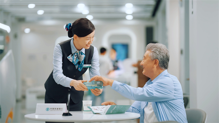 中國農(nóng)業(yè)銀行：「農(nóng)情服務(wù)」 無微不至