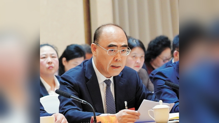 李巖松：扛牢能源責任 推動大慶建設(shè)