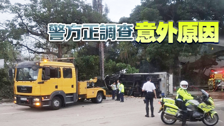 香港仔隧道黃竹坑出口貨車翻側(cè) 司機(jī)受傷送院