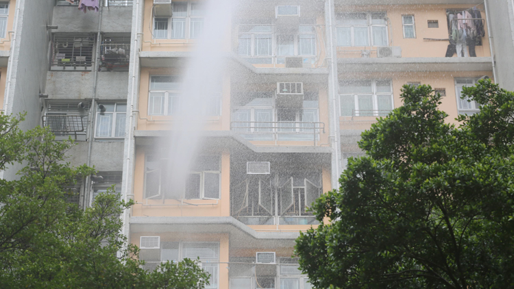 黃大仙下邨火警  一名婦人昏迷送院