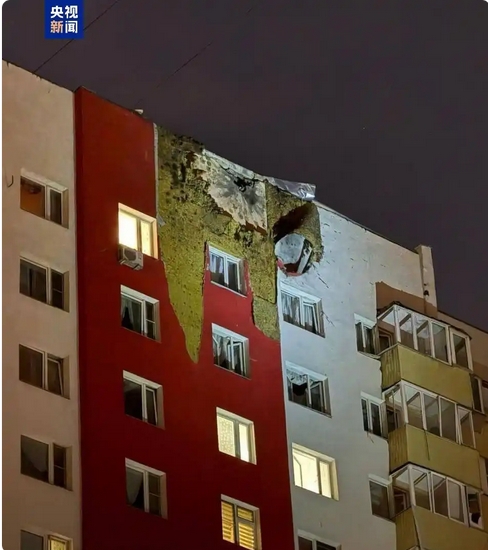 俄羅斯莫斯科遭大規(guī)模無(wú)人機(jī)襲擊 已致1死3傷