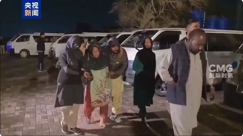 巴基斯坦列車劫持事件結(jié)束 21名人質(zhì)遇害 4名軍人死亡 33名恐怖分子全被消滅