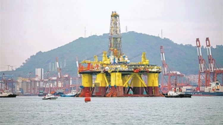 「南海八號」鑽井平臺離深