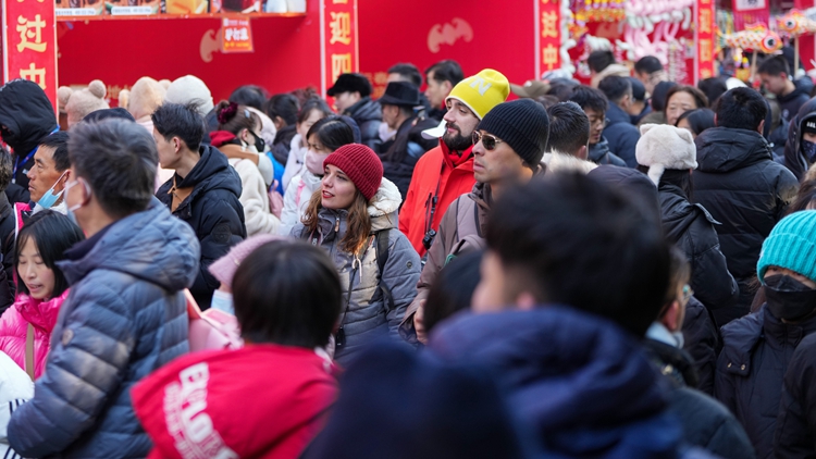 外交部：去年通過單方面免簽政策來華總?cè)舜瓮仍鲩L1200%