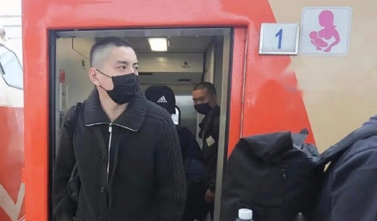 王大陸13日入伍服替代役 平頭造型曝光