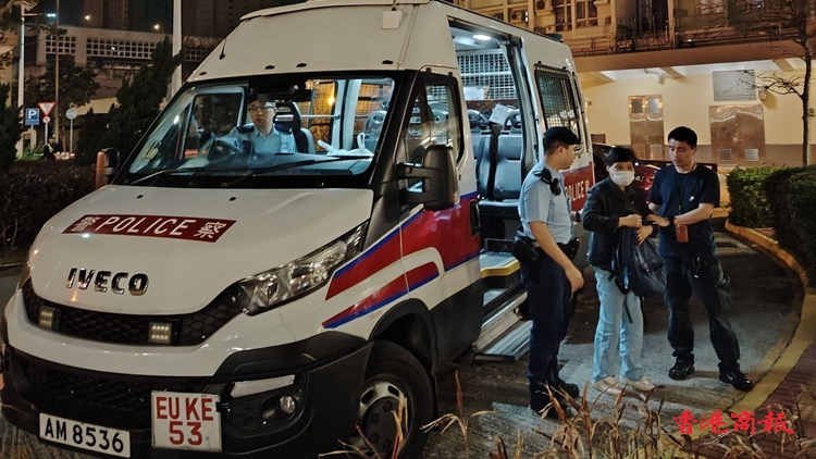 腦退化癥六旬婦迷路 東九龍衝鋒隊(duì)護(hù)送回家