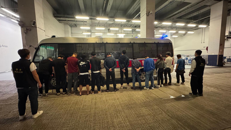 警方油麻地破釣魚機(jī)賭檔 拘捕13名男女