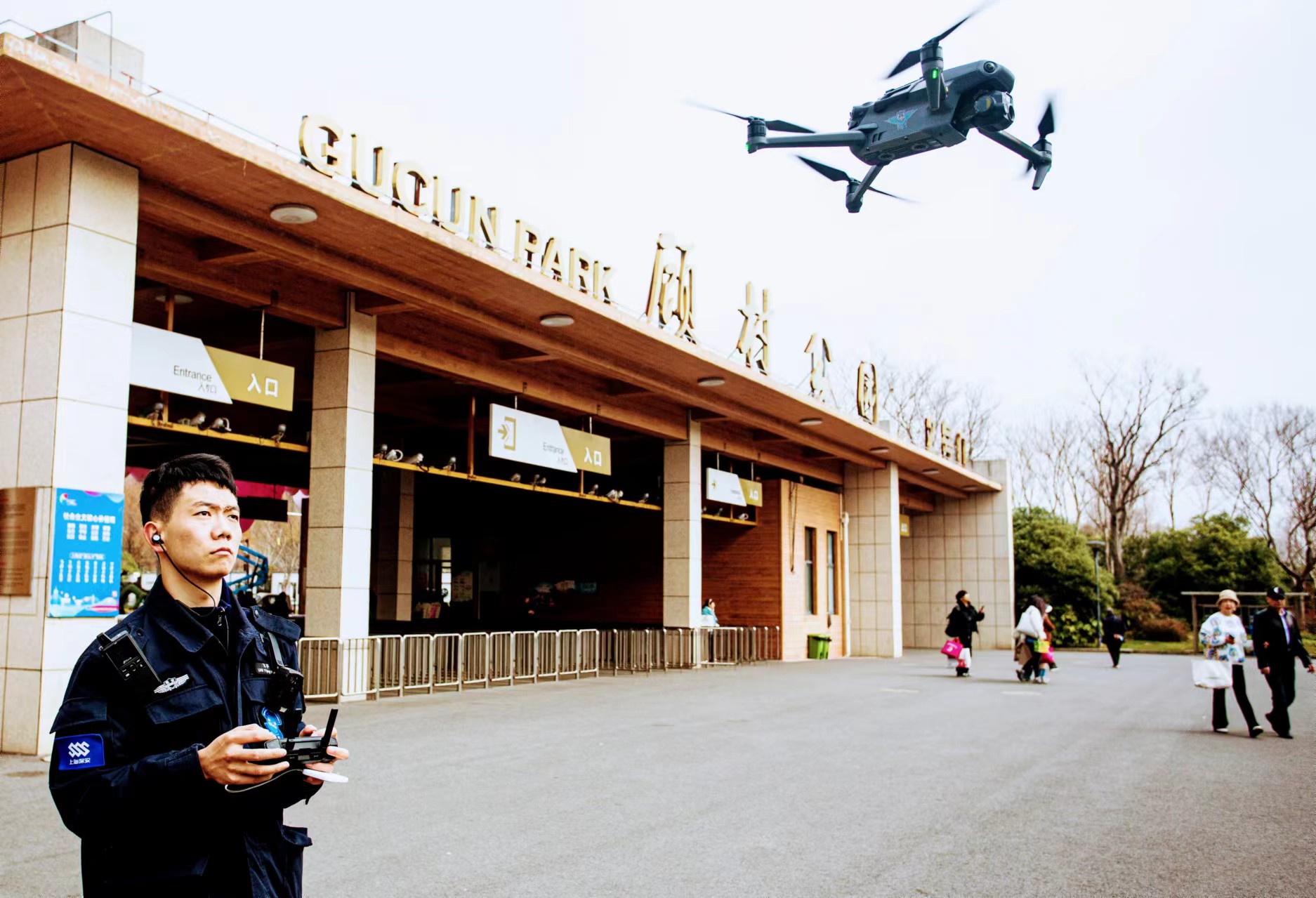 櫻花節(jié)「煥新升級」！寶山警方護航「賞夜櫻」