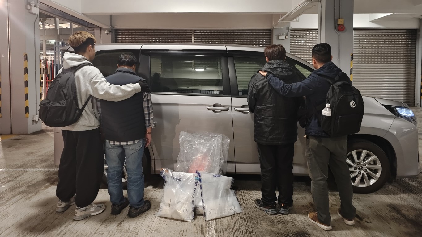 警方九龍城反毒品行動 拘兩男檢46萬元毒品