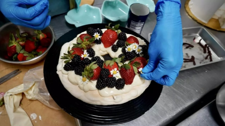 蛋價居高不下 美國糕點(diǎn)師製作無蛋蛋糕