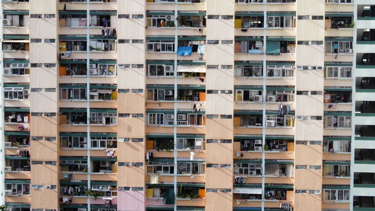 房委會(huì)通過(guò)收緊公屋「富戶政策」 額外租金調(diào)高至2.5至4.5倍