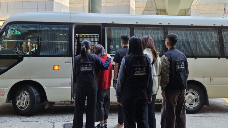 代辦申請(qǐng)駕駛執(zhí)照 違反逗留條件 內(nèi)地旅客判囚54日