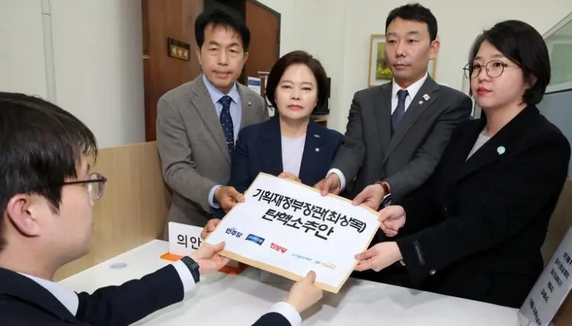 韓國在野黨發(fā)起針對代總統(tǒng)的彈劾動議案