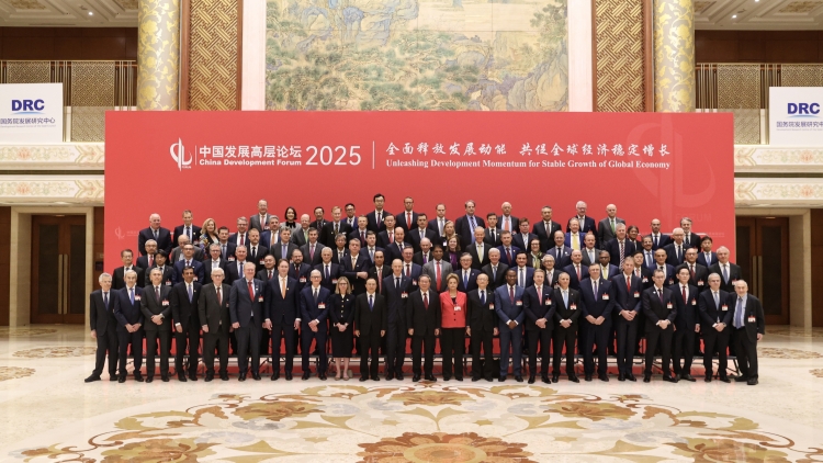 李強(qiáng)會見美國聯(lián)邦參議員戴安斯一行