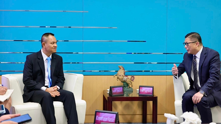  鄧炳強(qiáng)晤泰國(guó)旅遊警察局長(zhǎng) 交流情報(bào)冀盡快救出餘下受困港人