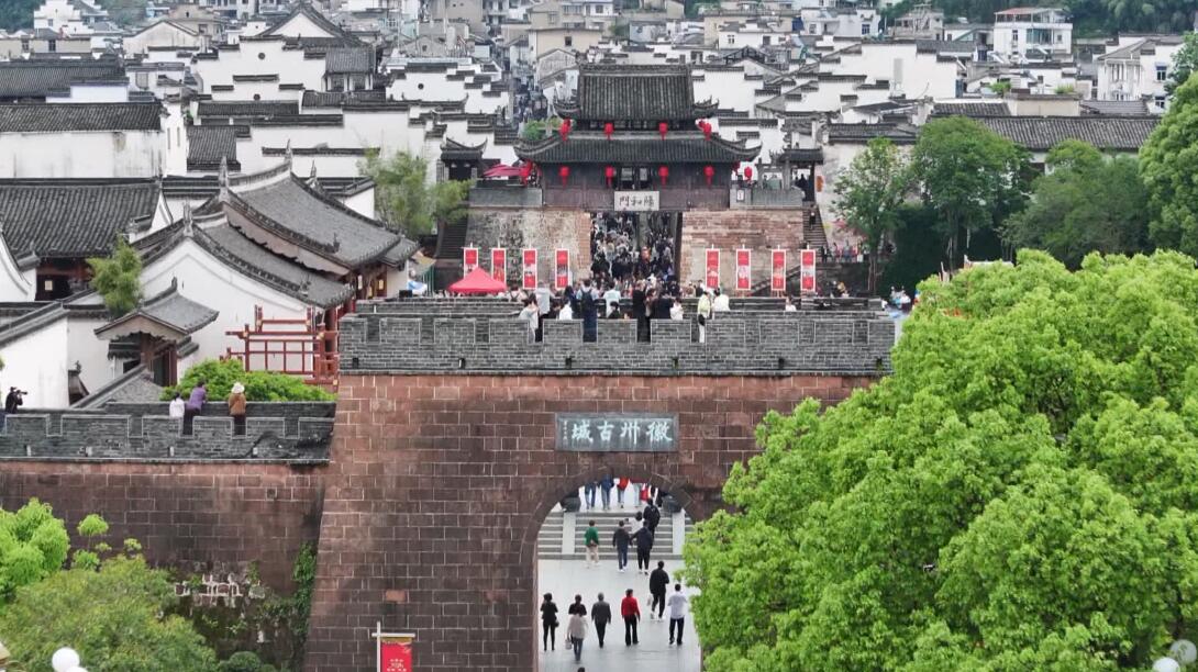 遊古城賞美景  皖歙縣文旅消費持續(xù)火爆