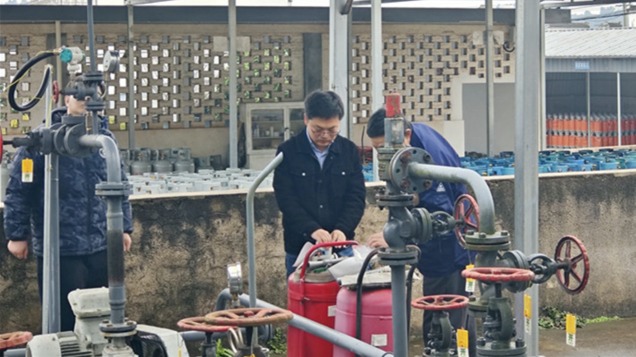 皖黟縣：擰緊燃?xì)狻赴踩y」 守護(hù)城鄉(xiāng)「煙火氣」