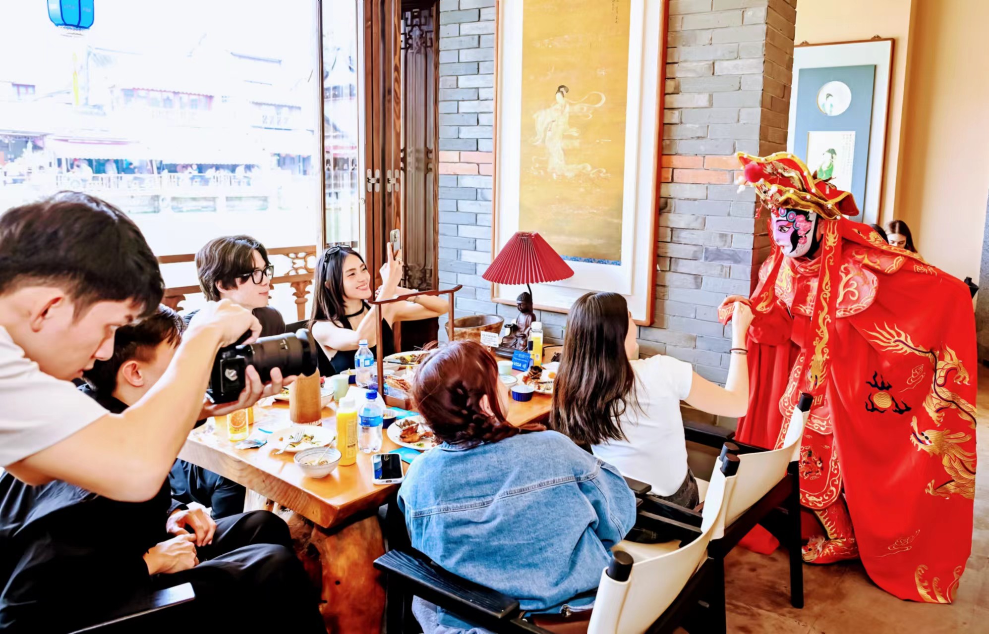 朱家角古鎮(zhèn)「圈粉」海內(nèi)外博主