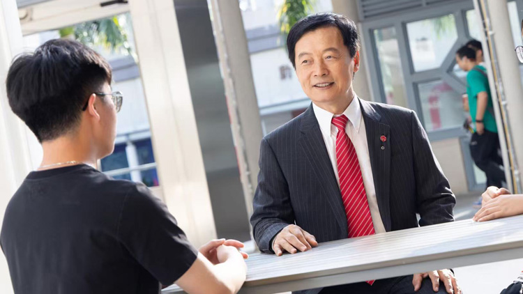 研發(fā)AI監(jiān)控系統(tǒng)助工業(yè)智能升級 嶺大校長秦泗釗教授與研究團隊榮獲遼寧省科學技術(shù)二等獎