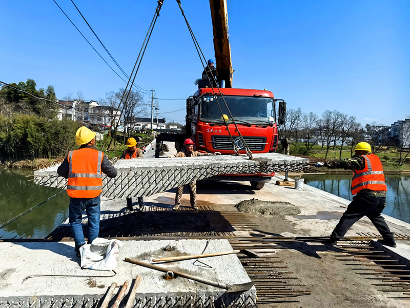 皖休寧公路：精細(xì)養(yǎng)護(hù)保暢通 用心服務(wù)惠民生