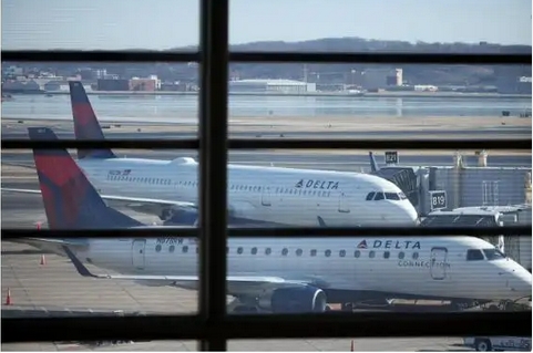 美再出空中險(xiǎn)情，客機(jī)與軍機(jī)險(xiǎn)些相撞