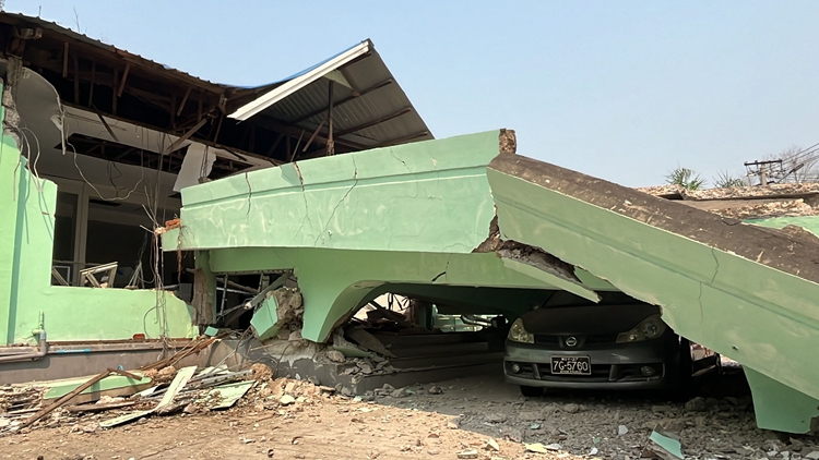 中國救援隊82人赴緬甸震區(qū) 全力協(xié)助緬方開展搶險救援