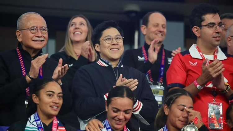 有片 | 新西蘭女欖三連冠 霍啟剛賽後頒奬