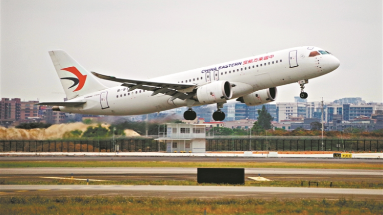 國(guó)產(chǎn)大飛機(jī)C919正式執(zhí)飛西安至廣州直達(dá)往返航班