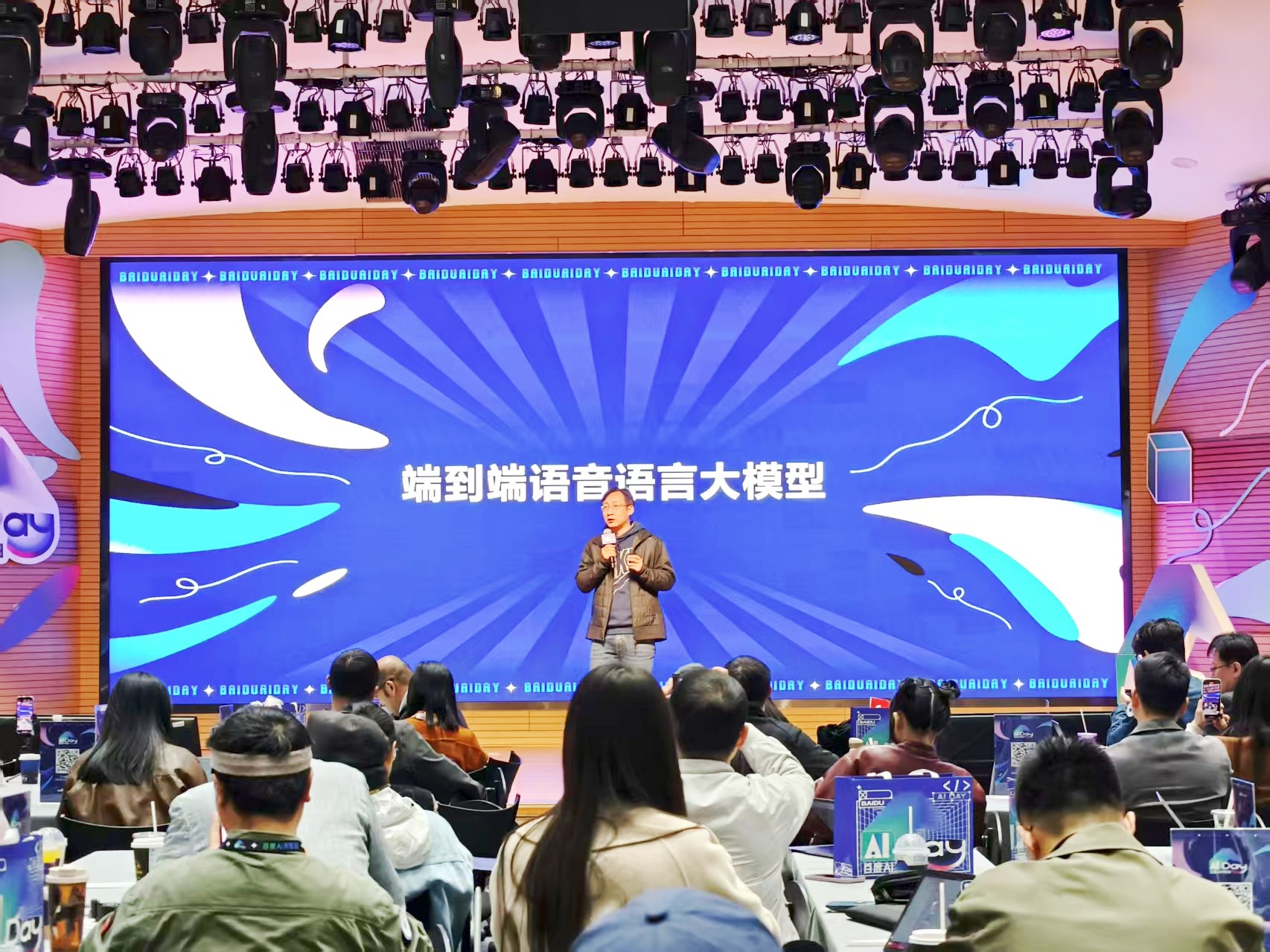 百度「文小言」煥新升級：支持多模型調度  全新語音大模型、圖片問答功能亮相