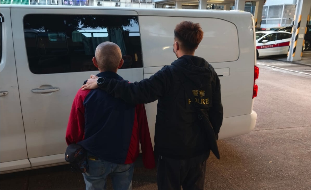 警方旺角掃黃行動(dòng) 檢近3000隻色情光碟