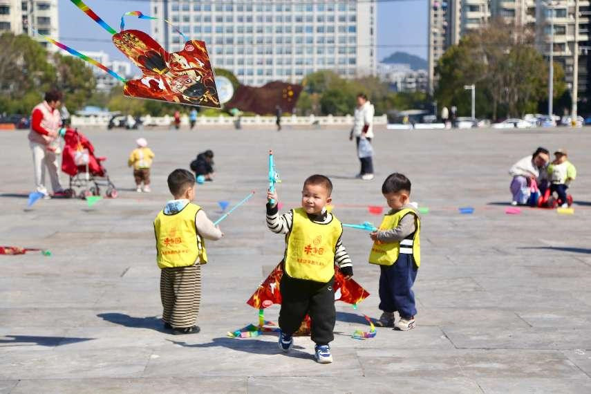 皖屯溪區(qū)：創(chuàng)新「幼有所託」 落力暖心惠民