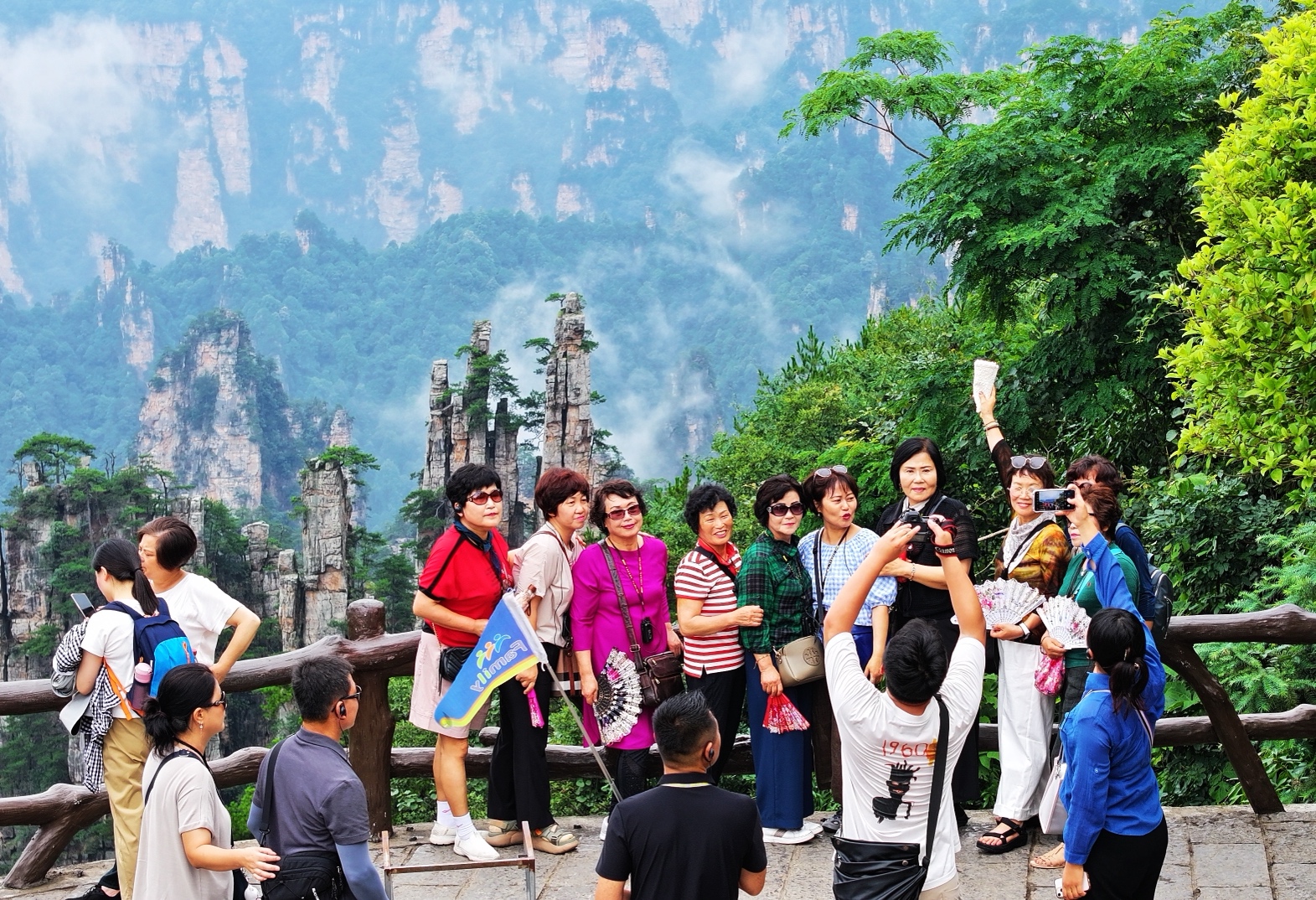 張家界國(guó)家森林公園向韓國(guó)劇組發(fā)出「春遊」請(qǐng)柬