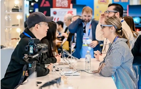 中國AR眼鏡熱銷海外 跨境電商助高科技產(chǎn)品「走出去」