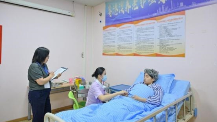 養(yǎng)老護(hù)理員人才互通互認(rèn) 一次考試即可獲粵港澳三地認(rèn)可