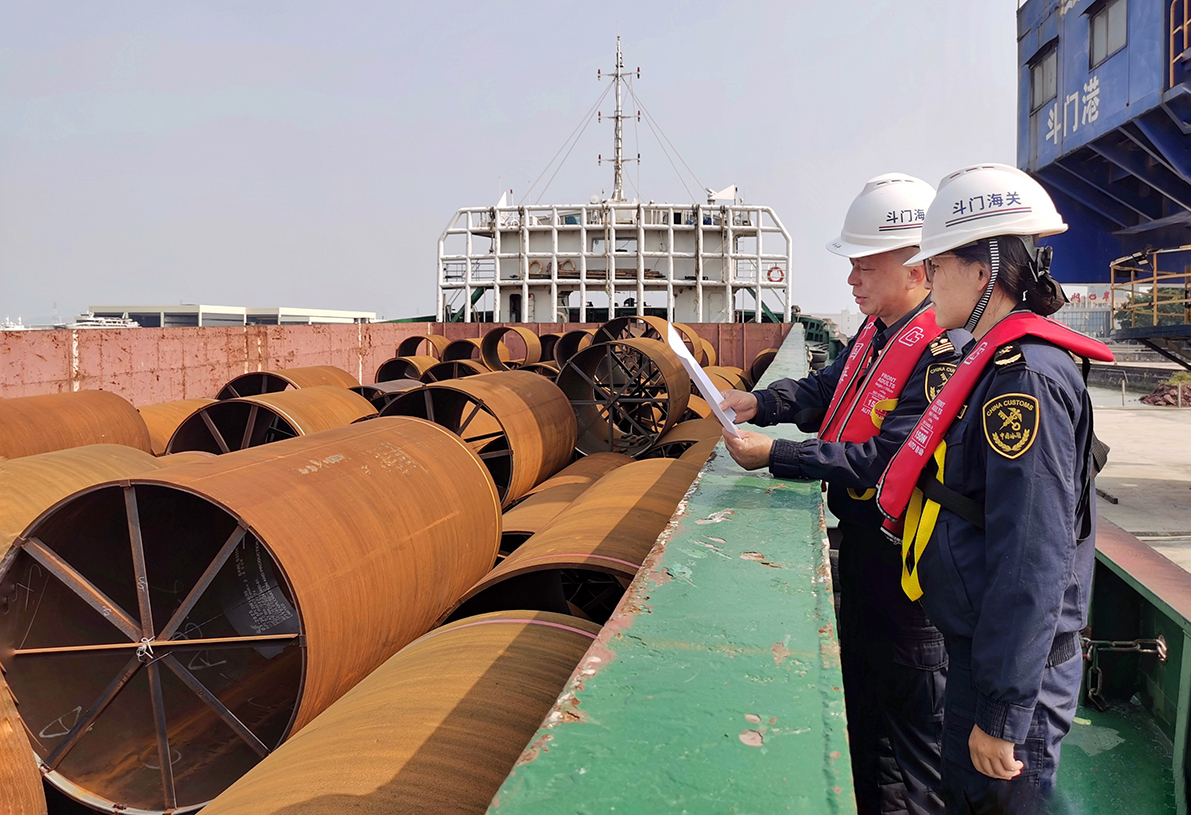 斗門(mén)海關(guān)護(hù)航深海建設(shè)  助國(guó)產(chǎn)裝備順暢出海 