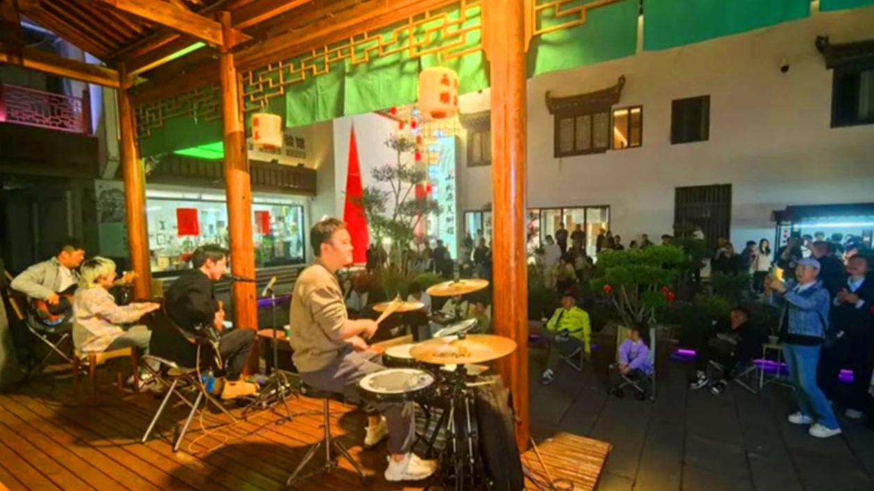 奏響春日「律動(dòng)之聲」 皖屯溪河街音樂(lè)派對(duì)點(diǎn)亮潮玩魅力