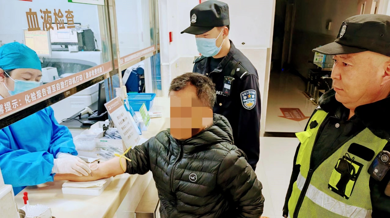 男子港區(qū)醉駕出口特種車被罰