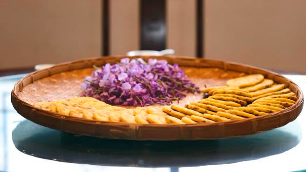 皖徽州區(qū)：紫藤成花瀑  珍饈品春意