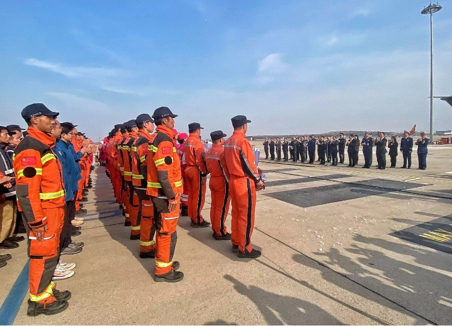 中國救援隊伍完成緬甸地震救援任務(wù)平安回國