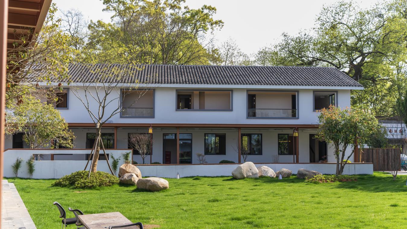 祁民公社：自嘲「牛馬」的年輕人把工位搬進鄉(xiāng)野