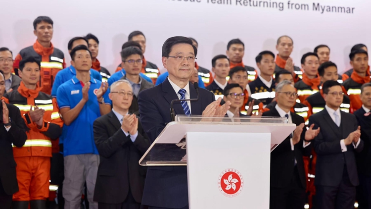香港救援隊(duì)由緬甸平安返港 李家超：充分展現(xiàn)公務(wù)員團(tuán)隊(duì)優(yōu)秀能力