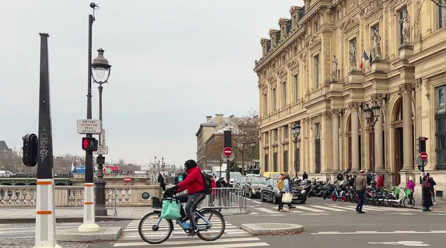 法國政府下調(diào)2025年經(jīng)濟增長預期至0.7%