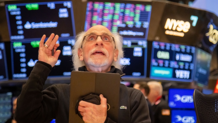 美股重拾跌勢(shì) 道指早段下挫逾1000點(diǎn) 特斯拉大跌近7%