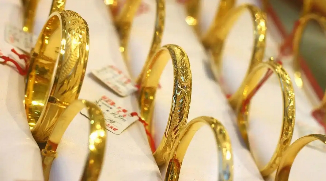 猛漲！足金飾品報(bào)價(jià)直逼每克1000元 