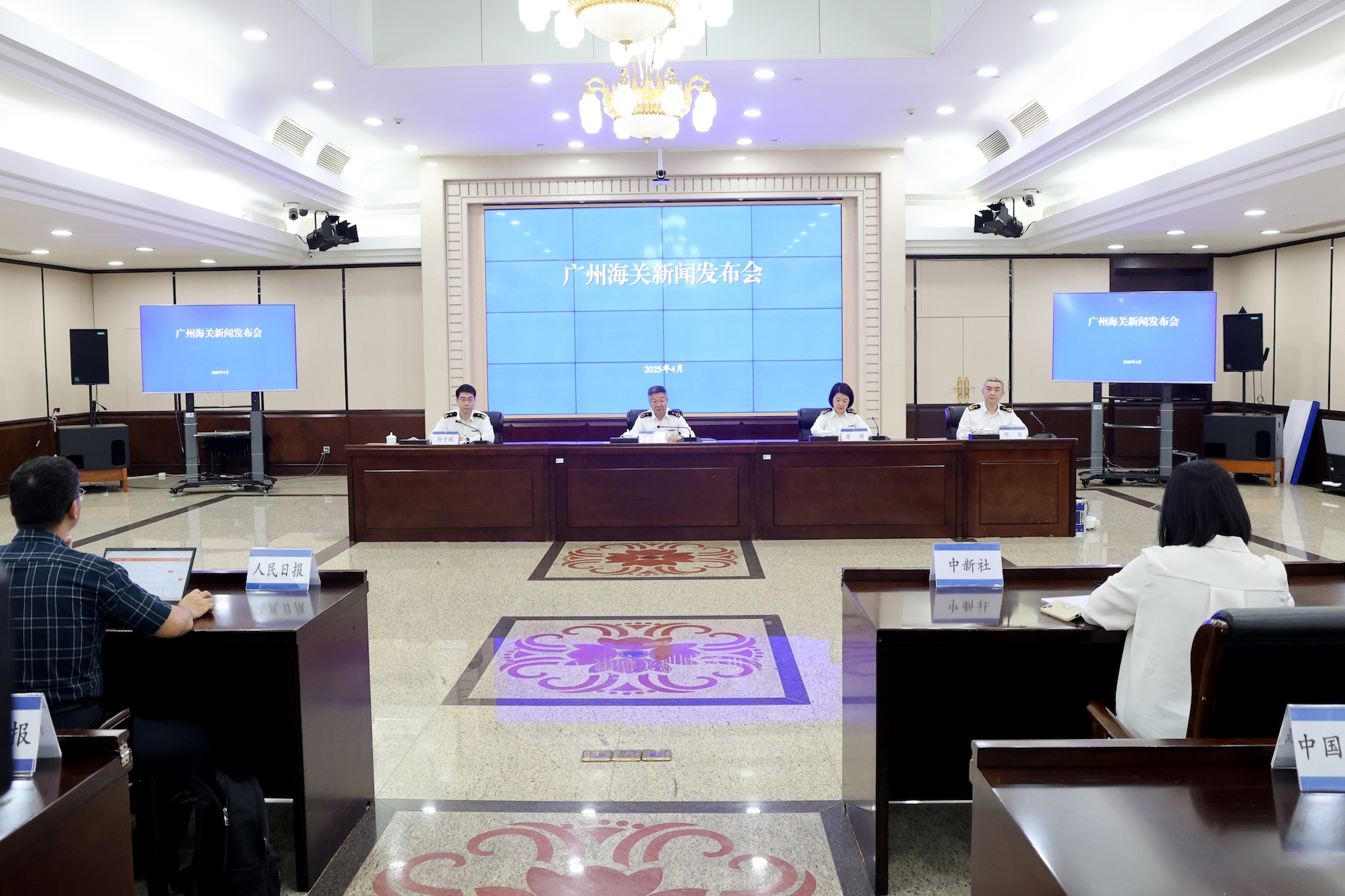 廣州海關(guān)出臺(tái)12項(xiàng)便利措施服務(wù)保障第137屆廣交會(huì)