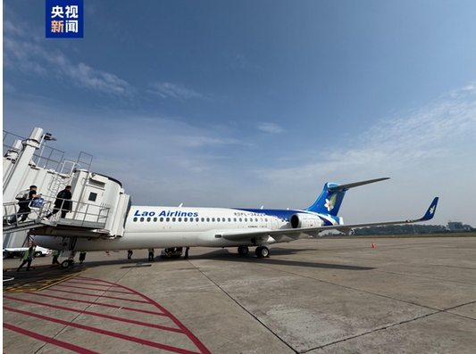 中國國產(chǎn)飛機C909老撾商業(yè)首航儀式在萬象舉行