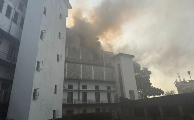 塞拉利昂總統(tǒng)府發(fā)生火情