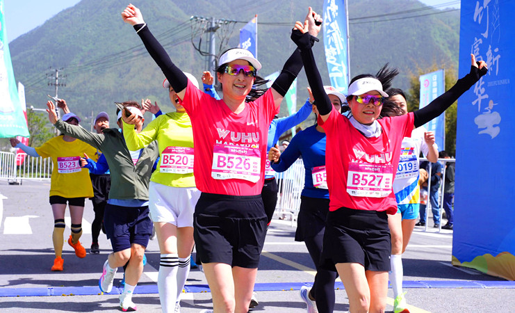 打響「湖光山色·竹富新華」品牌 2025長(zhǎng)三角全民健身走（跑）大賽在黃山區(qū)舉行