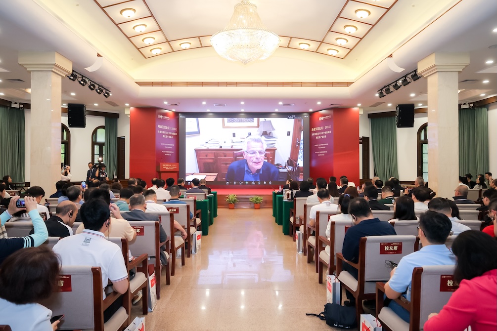 嶺南發(fā)展論壇（2025）在中山大學(xué)舉辦 發(fā)布《嶺南發(fā)展報(bào)告（2024）》