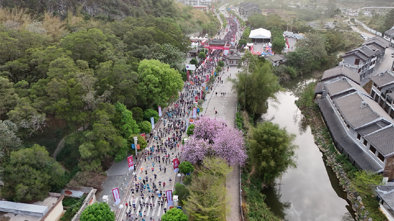 桂賀州2025黃姚古鎮(zhèn)馬拉松熱血開跑